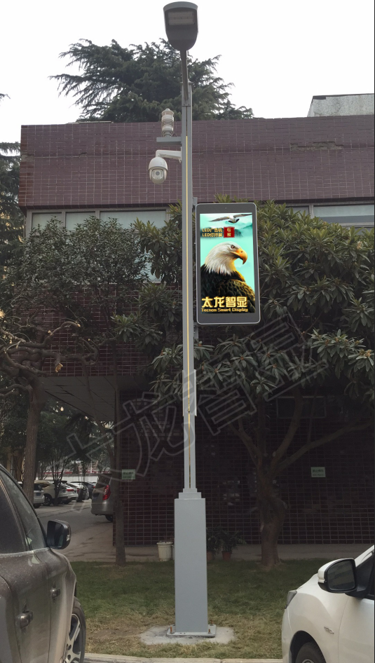 鄭州歐麗工業(yè)園采用太龍智顯P4型號單面LED燈桿屏，完成數(shù)字信息升級