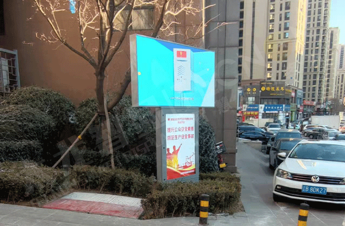 大連戶外LED廣告機.png