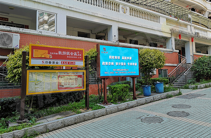 福建泉州小區戶外LED廣告機.png